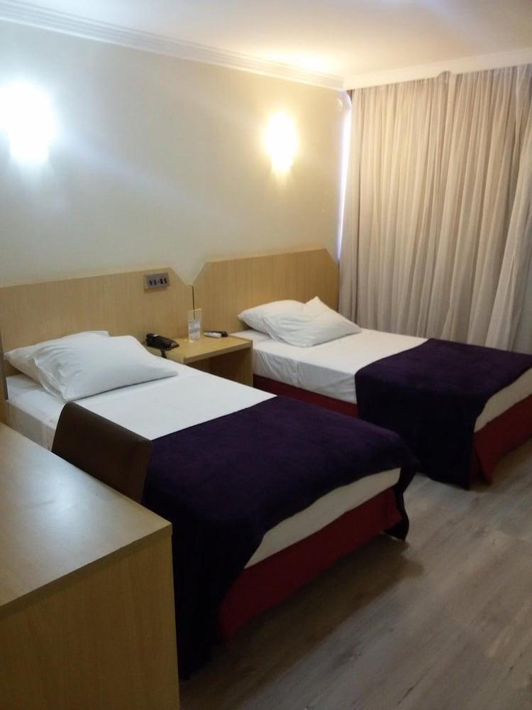 Airam Brasilia Hotel Bagian luar foto